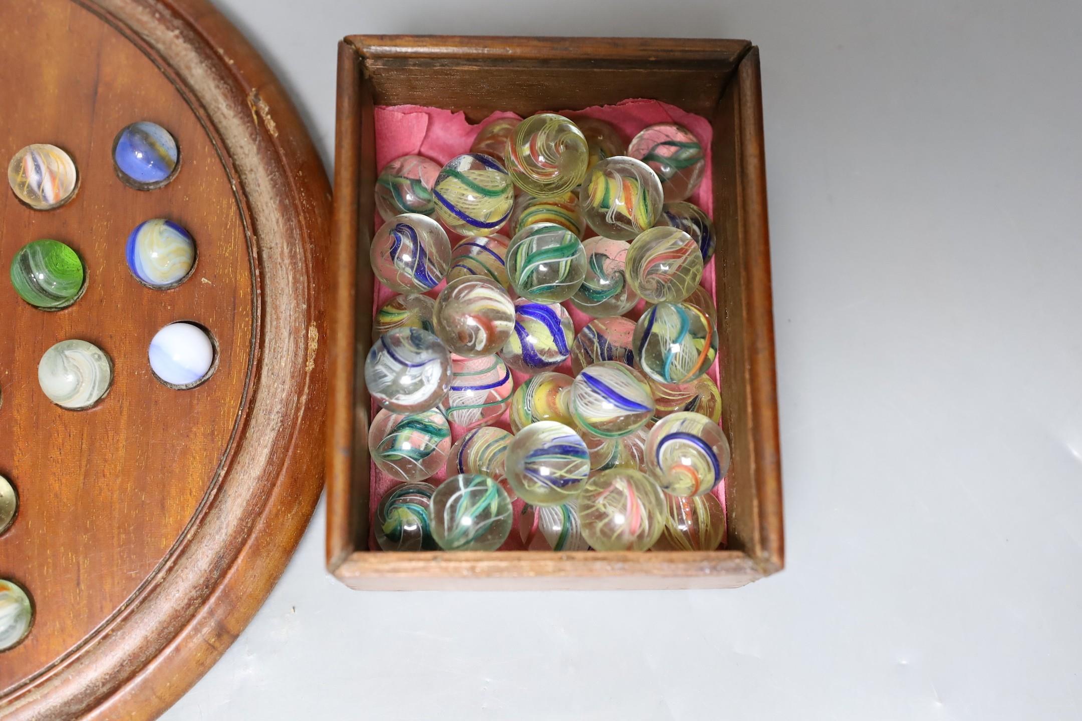 A mahogany solitaire board and marbles - Image 3 of 3