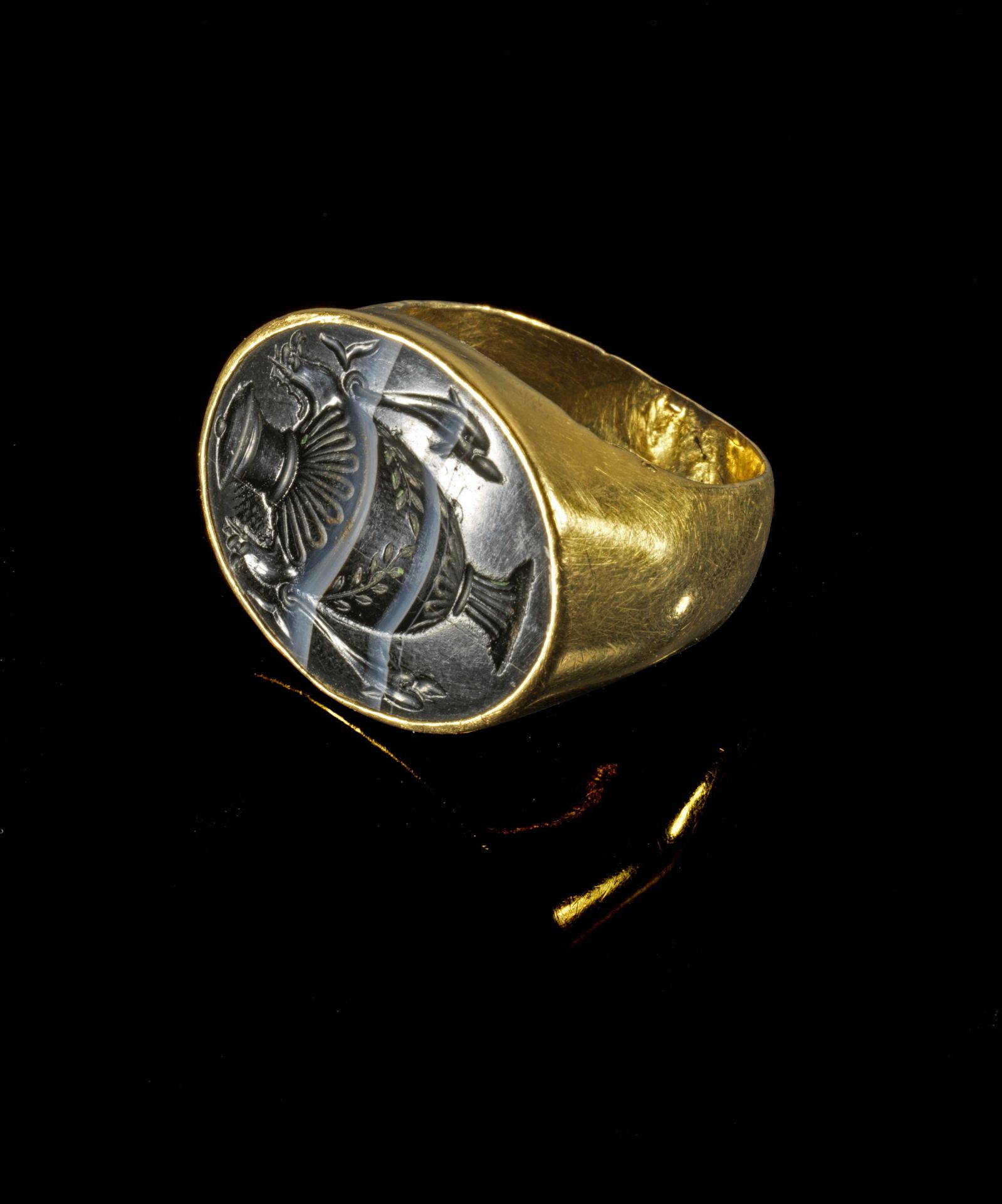 Golden ring with intaglio.