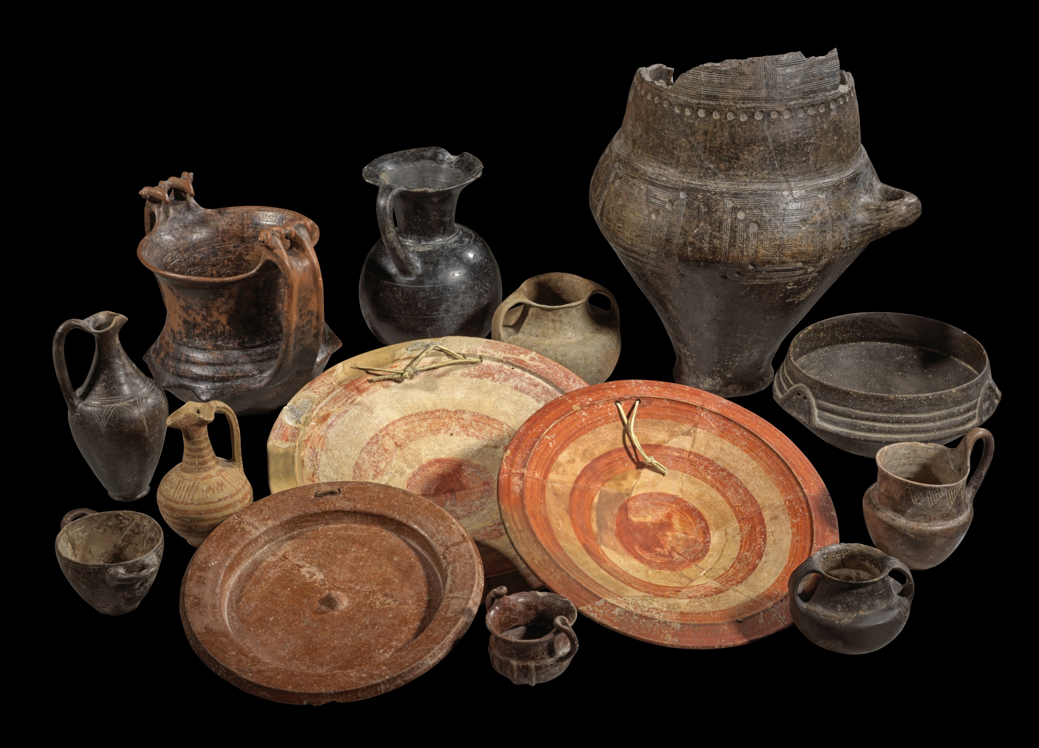 Outstanding Collection of Early Italian and Etruscan pottery. 