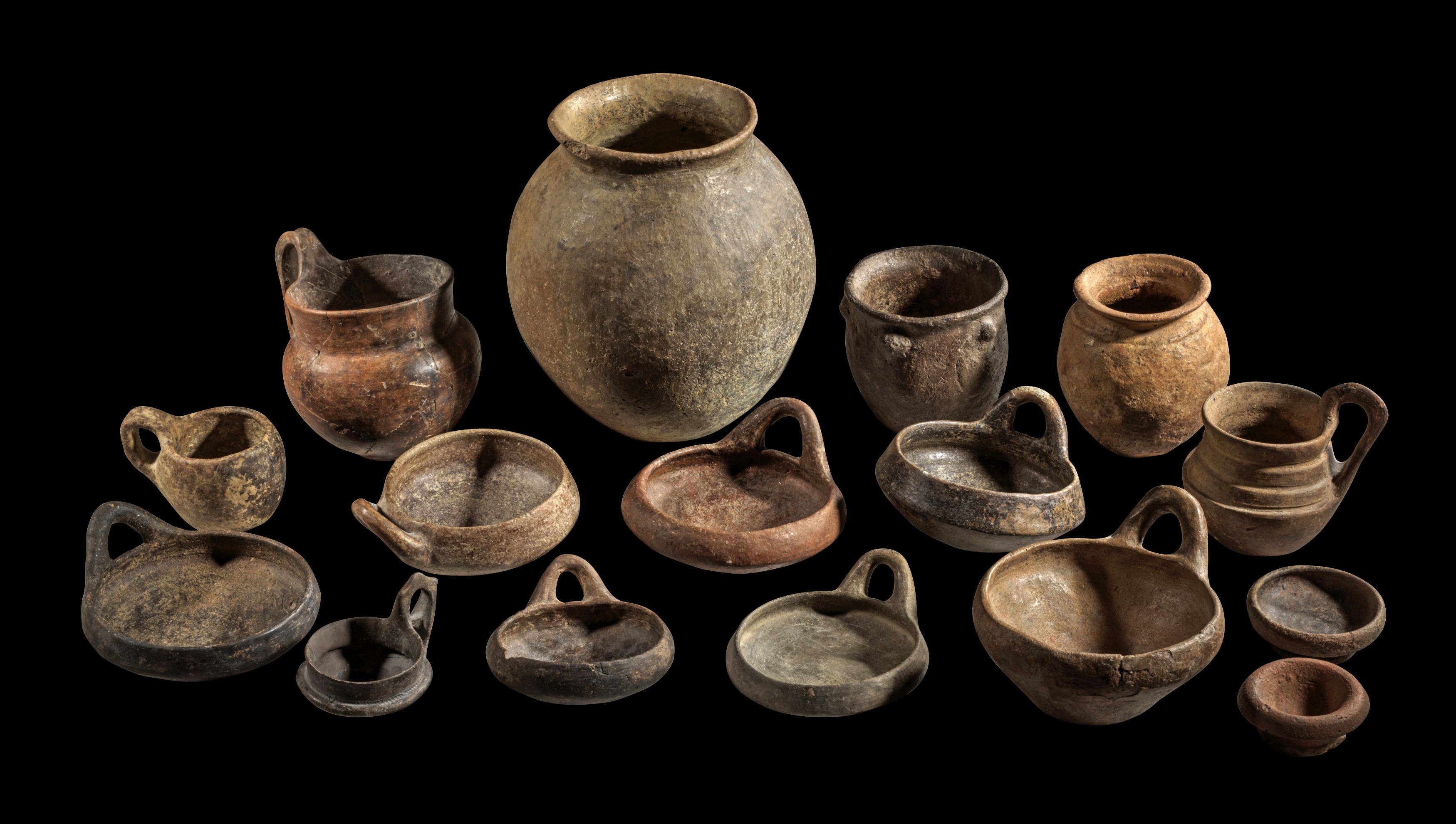 Große Sammlung frühetruskischer Impasto-Keramik.