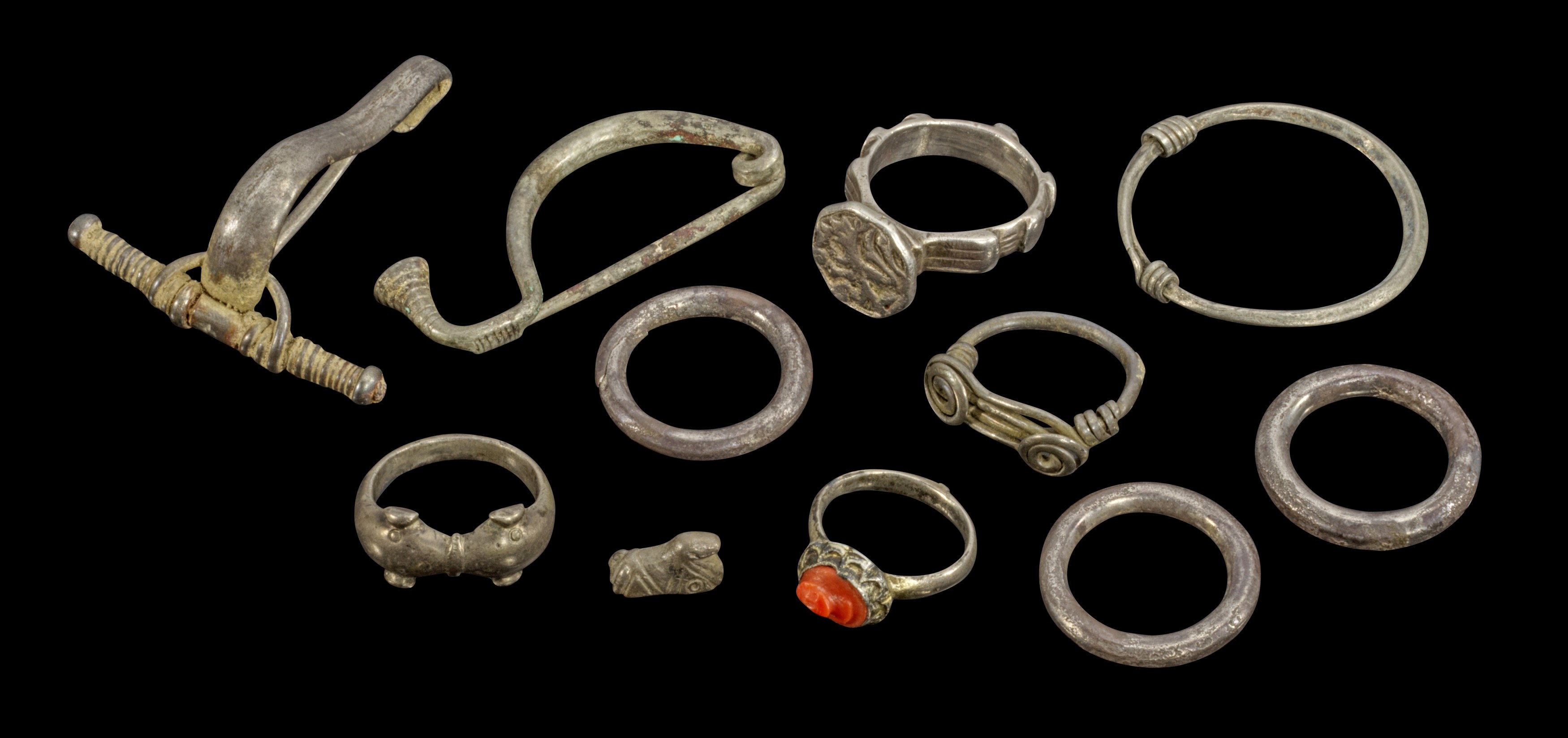 Collection of silver jewellery. 