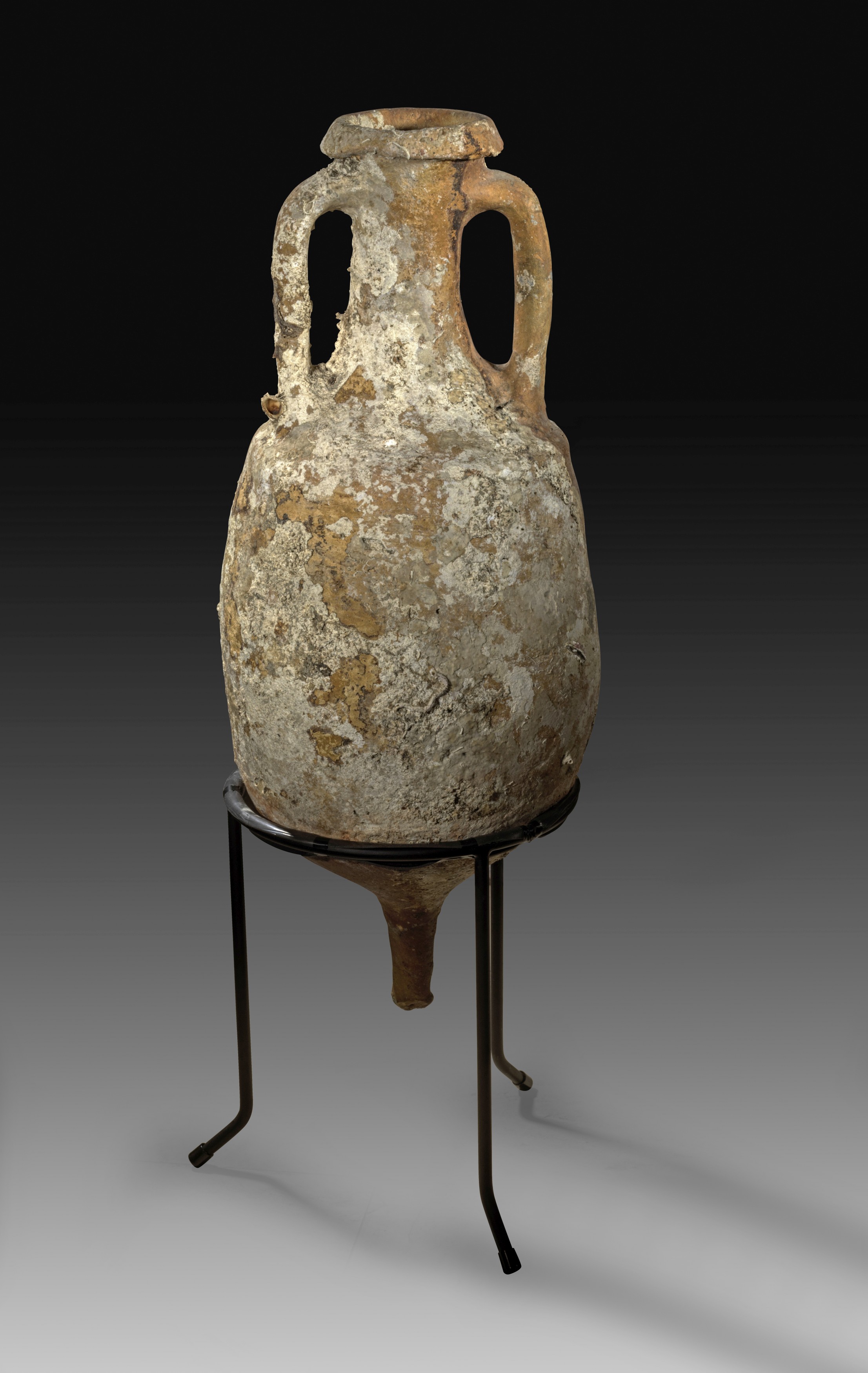 Late Graeco-Italic transport amphora for wine. 