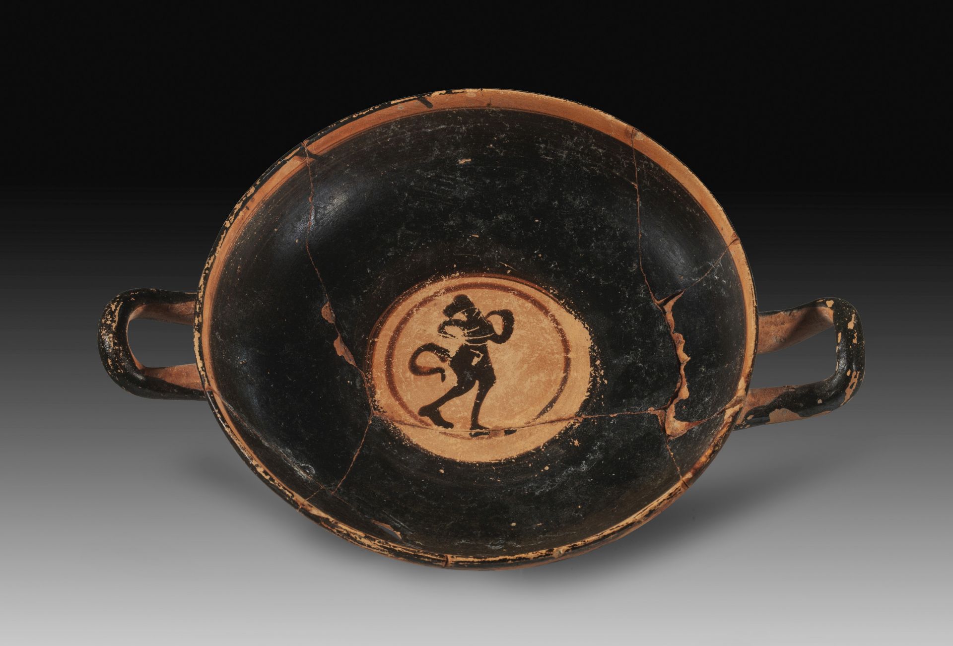 Black-figure cup in the Manner of the Haimon Group. 