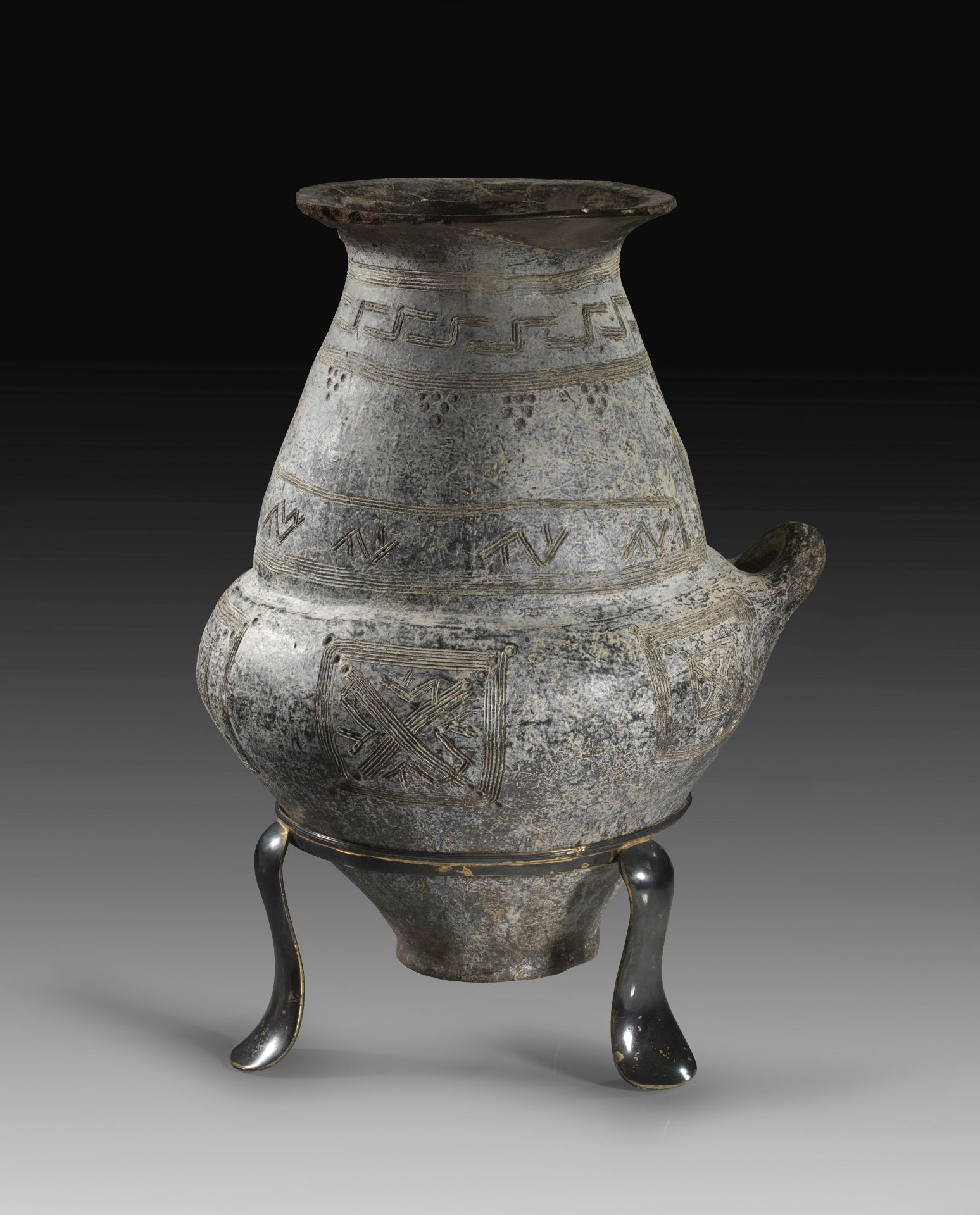 Large biconical impasto urn. 