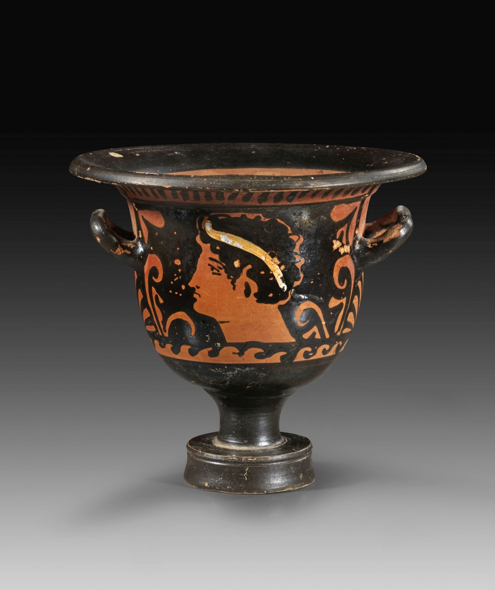 Little red-figure bell-krater from the Workshop of the Darius Painter. 
