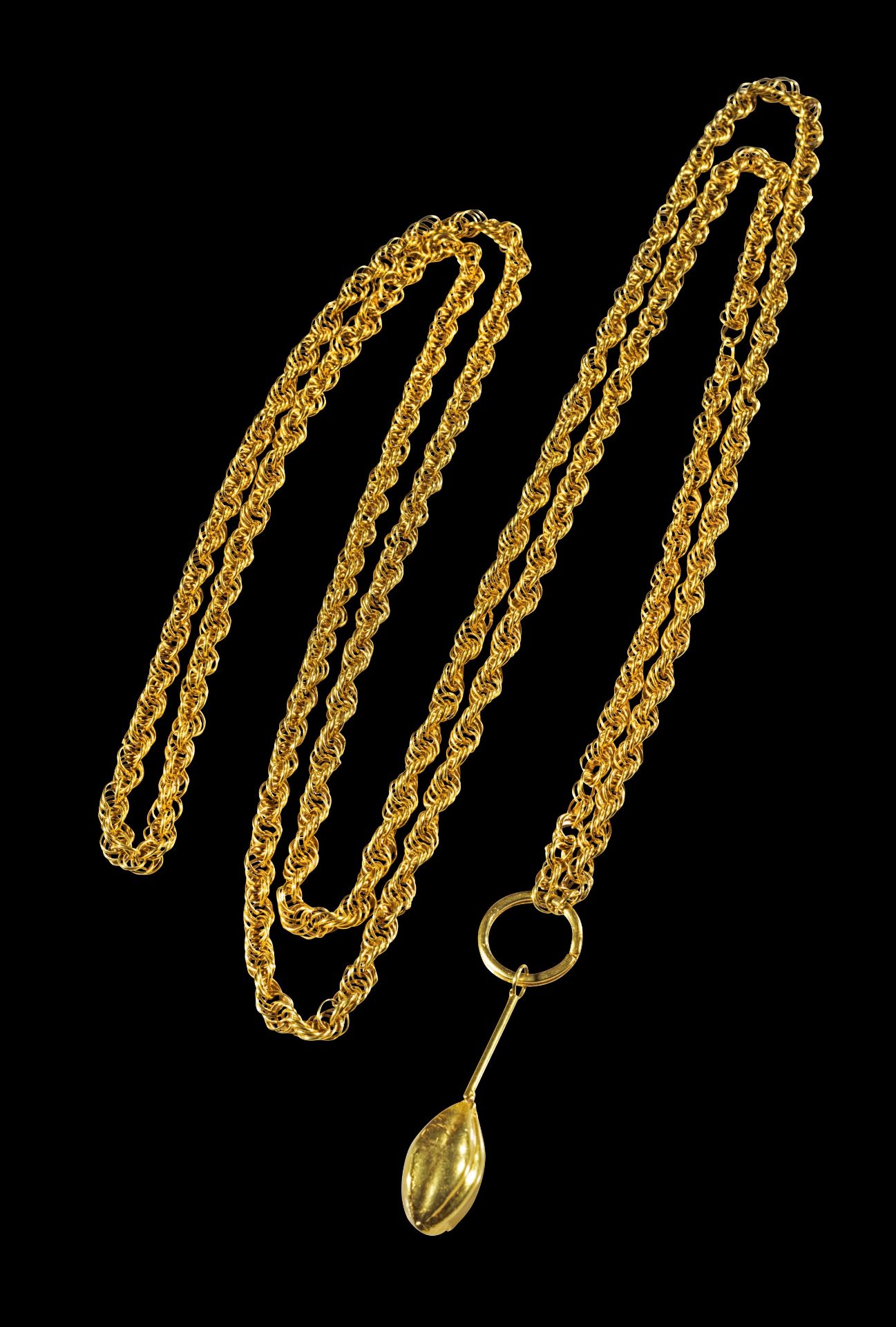 Gold necklace of an Ashanti Chief with pendant.