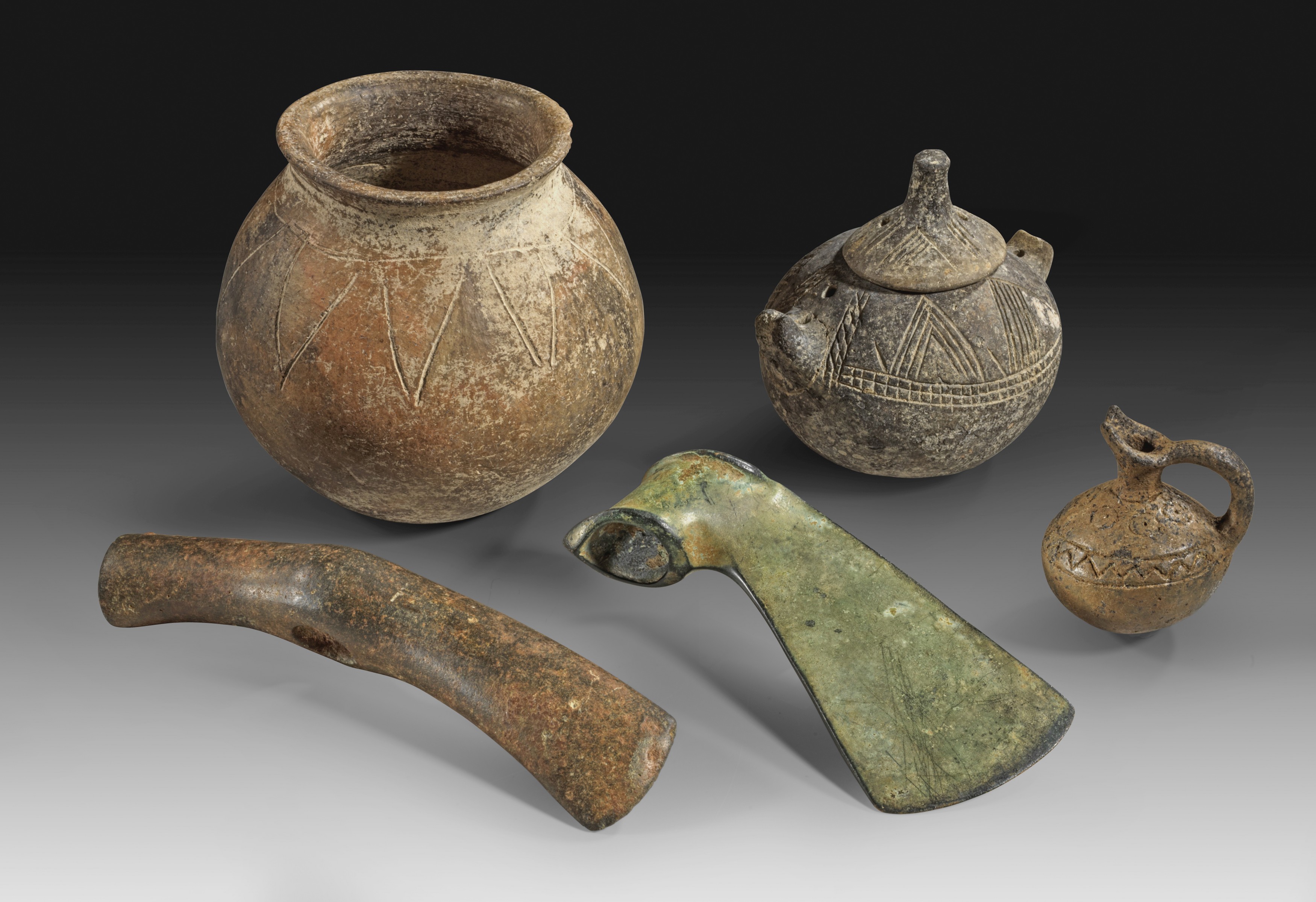 Collection of Western Asiatic objects.