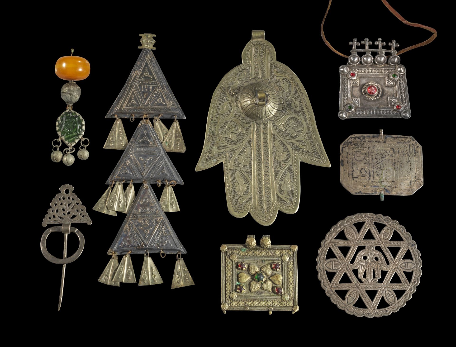 Collection of amulets and amulet containers from Yemen and Saudi Arabia. - Image 2 of 2