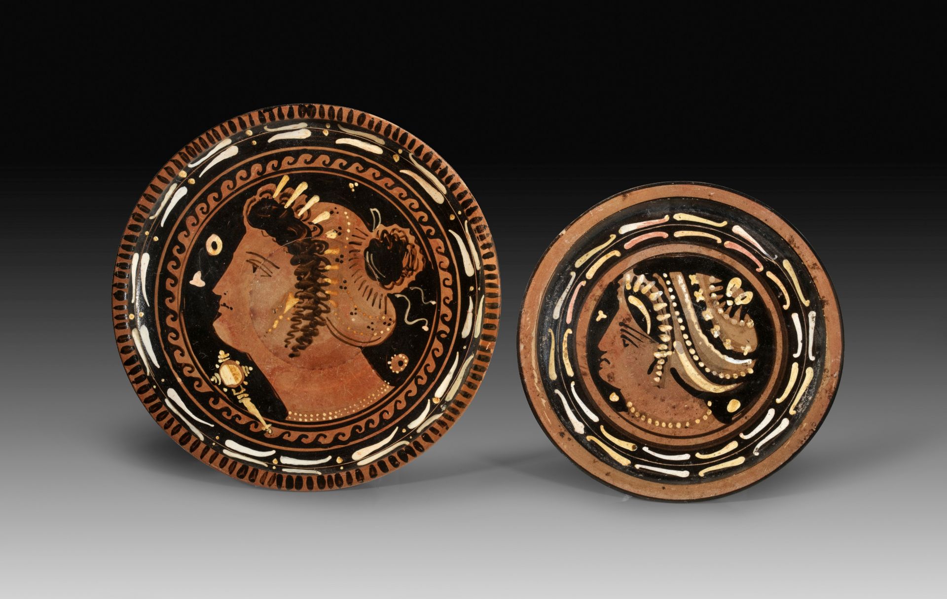 Two red-figure plates from the Darius Underworld Workshop and the Kantharos Group. 