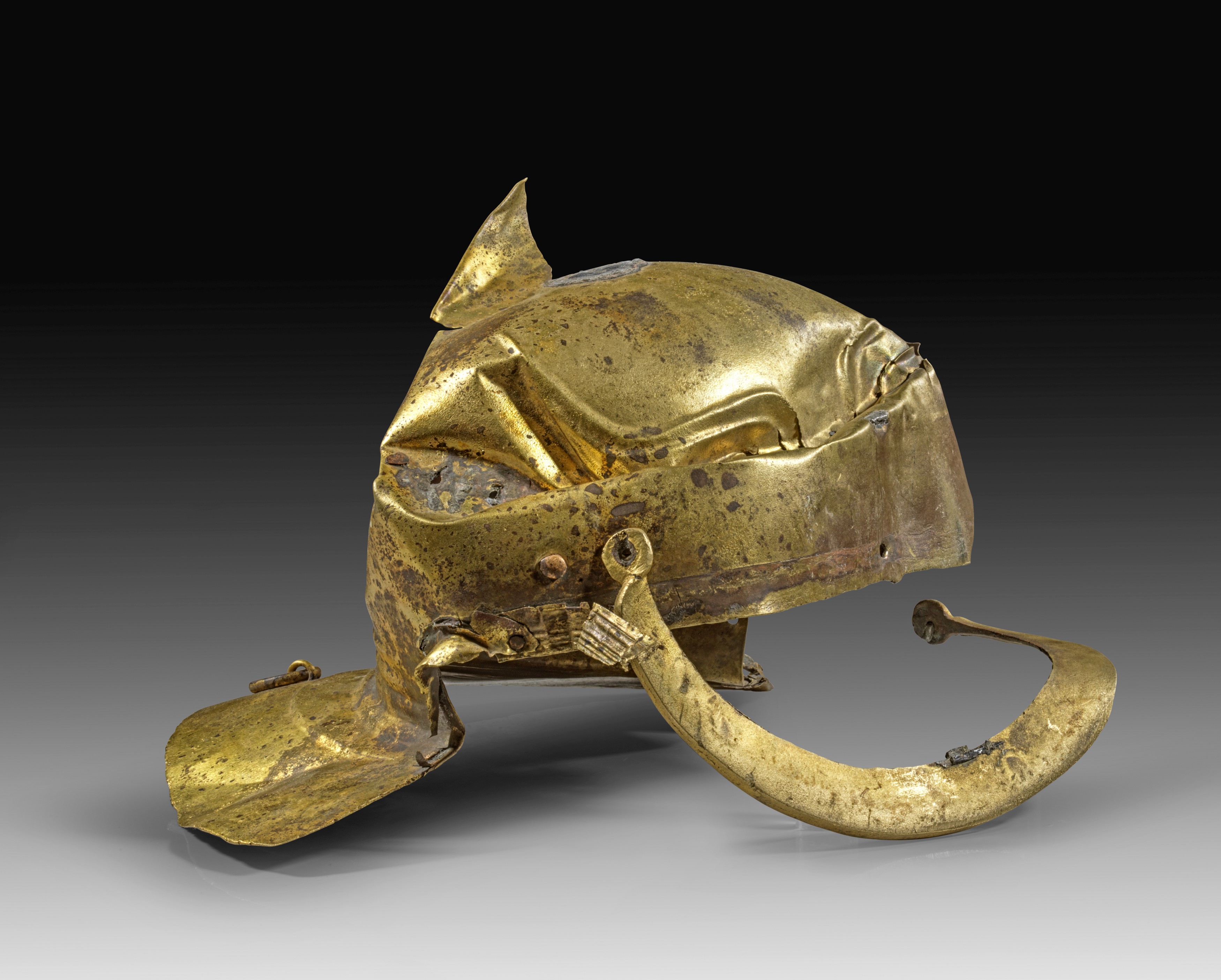 Roman brass helmet of the Weisenau type (Imperial Gallic A).  - Image 2 of 2