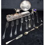 A COLLECTION OF SILVER PLATE to include blue glass lined cruets together with a carved wooden box of