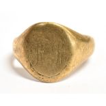 A 9CT GOLD SIGNET RING The bezel with monogrammed initial, hallmarked for Birmingham 1984, ring size