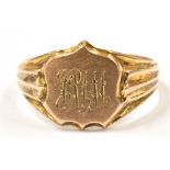 A VINTAGE 9CT GOLD SIGNET RING With engraved initials to the 'shield' bezel, ribbed shoulders,