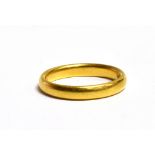 A 22CT GOLD RING hallmarked for Birmingham, date letter B, maker G & S, ring size P, weight 5.7grams