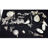 A COLLECTION OF JEWELLERY to include marked 925 silver, abalone, mother of pearl costume jewellery