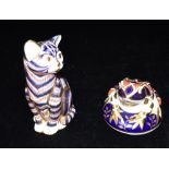 TWO ROYAL CROWN DERBY IMARI PALETTE PAPERWEIGHTS: a frog and a seated cat, both complete with gilt