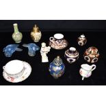 A MIXED COLLECTION OF CERAMICS AND GLASS including two frosted glass birds, three Derby Imari