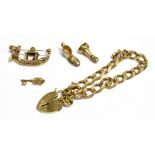 A 9ct GOLD HEART PADLOCK CURB LINK BRACELET Together with four separate unmarked charms, two testing