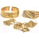 THREE ITEMS OF 9CT GOLD JEWELLERY A/F, two rings with split shanks, one trace link chain, broken,