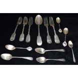 A COLLECTION OF SILVER FLATWARE AND SILVER PLATE