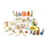 ASSORTED CERAMIC COLLECTABLES comprising six crested china pigs; a Staffordshire rabbit, 7.5cm long;