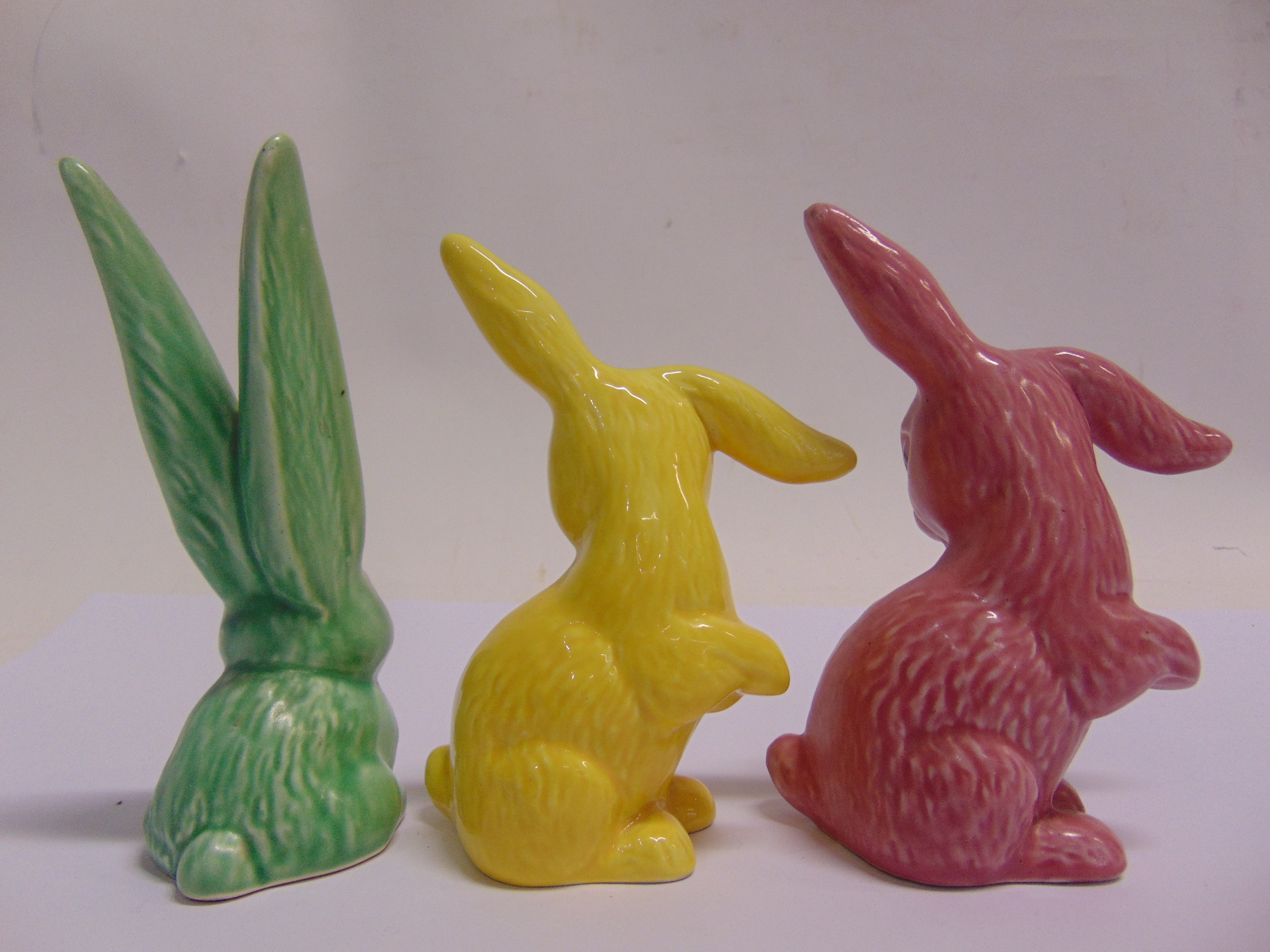 ASSORTED CERAMIC COLLECTABLES comprising a Sylvac long-eared hare, model 1298, green, with impressed - Image 3 of 3