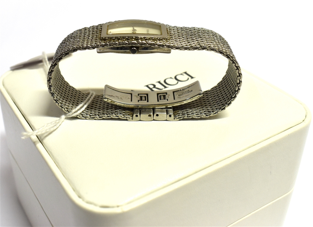 A LADIES NINA RICCI STEEL BRACELET WATCH The mother of pearl dial insert to a steel mesh bracelet, - Bild 3 aus 5