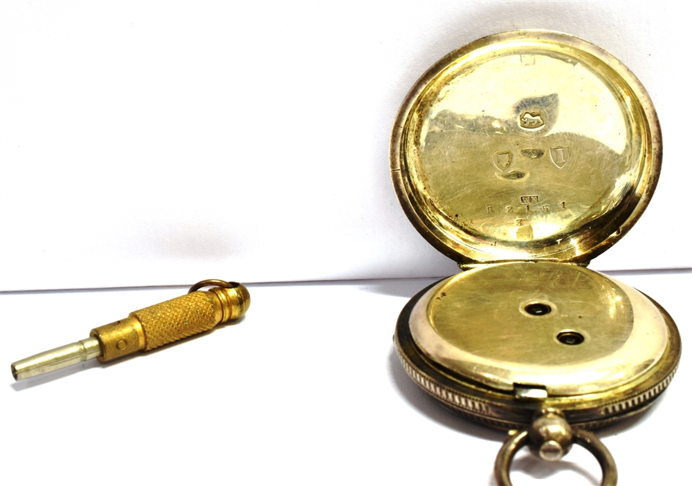 AN ORNATE SILVER CASED POCKET WATCH with key, case measurement 3.7cm, weight with attached key - Bild 2 aus 3