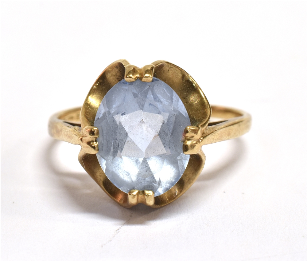 A 9CT GOLD AQUAMARINE COCKTAIL RING the facetted oval aquamarine measuring 0.9 x 0.7cm, shank with