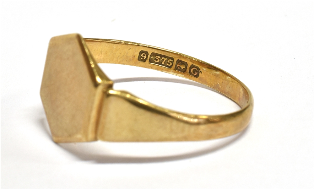 TWO 9CT GOLD SIGNET RINGS one with blank hexagonal shaped bezel, hallmarked for Birmingham, date - Image 2 of 3