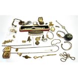 A COLLECTION OF VINTAGE JEWELLERY, WATCHES AND TRINKETS to include marked 375, 925, gilt,