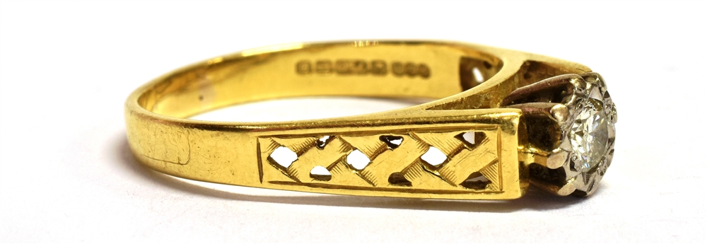A VINTAGE 18CT GOLD DIAMOND RING The round cut diamond measuring approx. 0.25cm in diameter in a - Image 2 of 4
