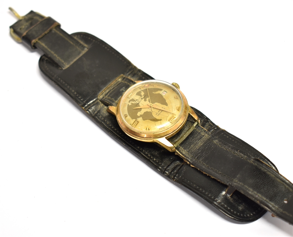 A GENTLEMAN'S VINTAGE GUDA SUPER AUTOMATIC WRISTWATCH the dial in gilt tones with global face - Bild 2 aus 3