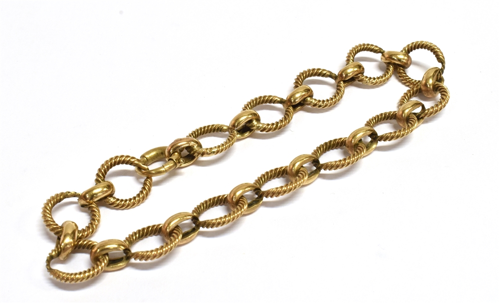 A MARKED 375 YELLOW METAL CIRCLE BRACELET The chain made up of interlocking open work circles