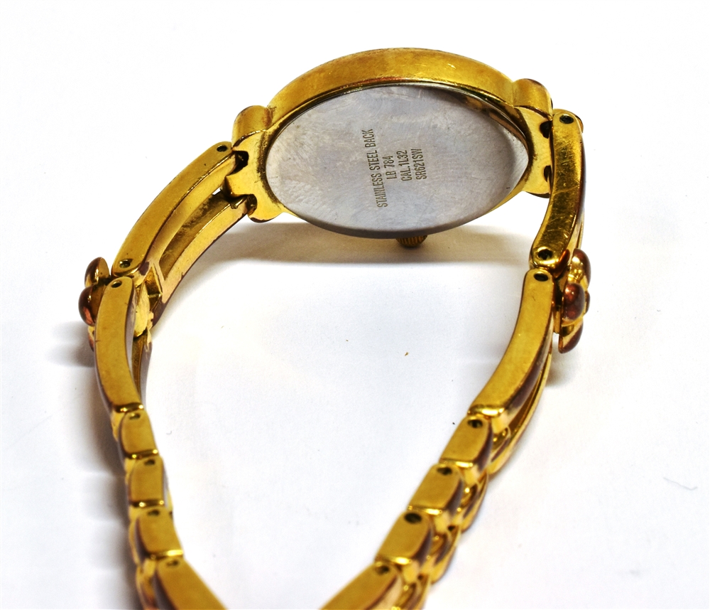 A VINTAGE GILT LADIES ACCURIST WRISTWATCH Condition Report : currently not working Condition reports - Bild 2 aus 3