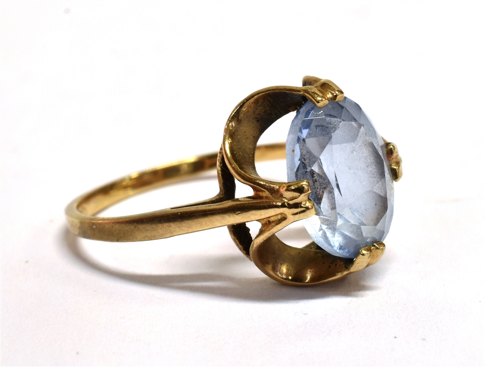 A 9CT GOLD AQUAMARINE COCKTAIL RING the facetted oval aquamarine measuring 0.9 x 0.7cm, shank with - Image 2 of 4