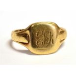 A VINTAGE 9CT GOLD SIGNET RING the ring with monogrammed bezel, hallmarked for Birmingham 1975,