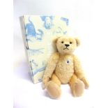 A STEIFF COLLECTOR'S TEDDY BEAR, 'MARGARETE'S TEDDY BEAR REPLICA 1909' (EAN 400520), light blond,