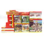 [OO GAUGE]. ASSORTED HORNBY BUILDINGS & LINESIDE ACCESSORIES comprising a Skaledale No.R8516, St.