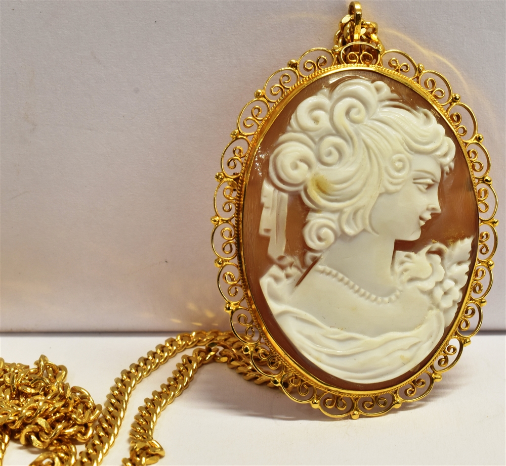 A MARKED 375 CAMEO PENDANT/BROOCH AND CHAIN The cameo pendant measuring 4.6cm X 3.6cm with the