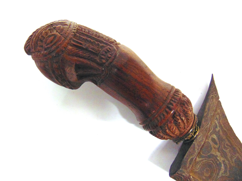 MILITARIA - AN INDONESIAN KRIS of typical form, the 37cm straight blade with decorative pamor, the - Bild 6 aus 7