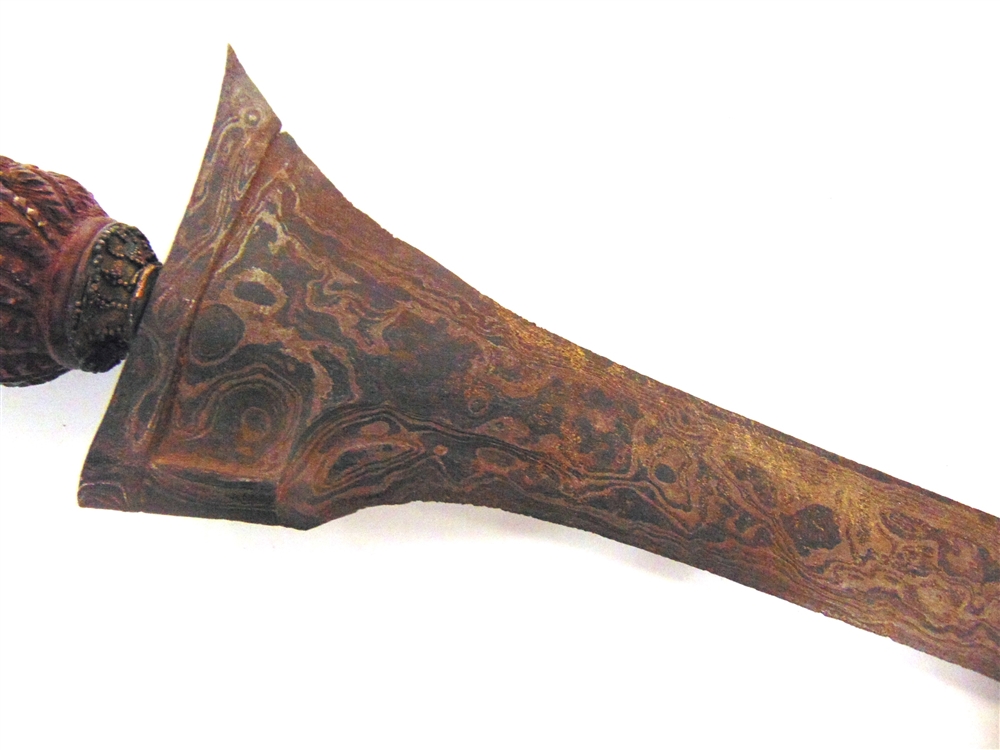 MILITARIA - AN INDONESIAN KRIS of typical form, the 37cm straight blade with decorative pamor, the - Bild 4 aus 7