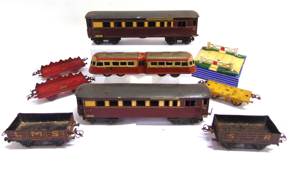 [OO GAUGE]. A MISCELLANEOUS COLLECTION comprising a railcar, with a clockwork mechanism (not