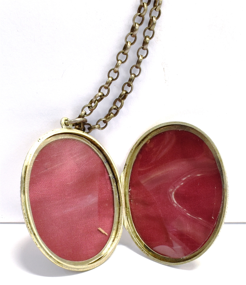 AN EARLY 20TH CENTURY LARGE WHITE METAL LOCKET WITH CHAIN the unmarked locket, heavily embossed with