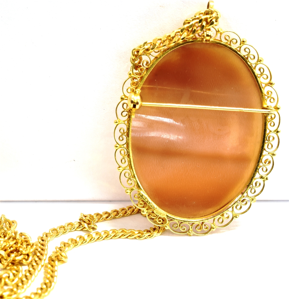 A MARKED 375 CAMEO PENDANT/BROOCH AND CHAIN The cameo pendant measuring 4.6cm X 3.6cm with the - Image 2 of 3