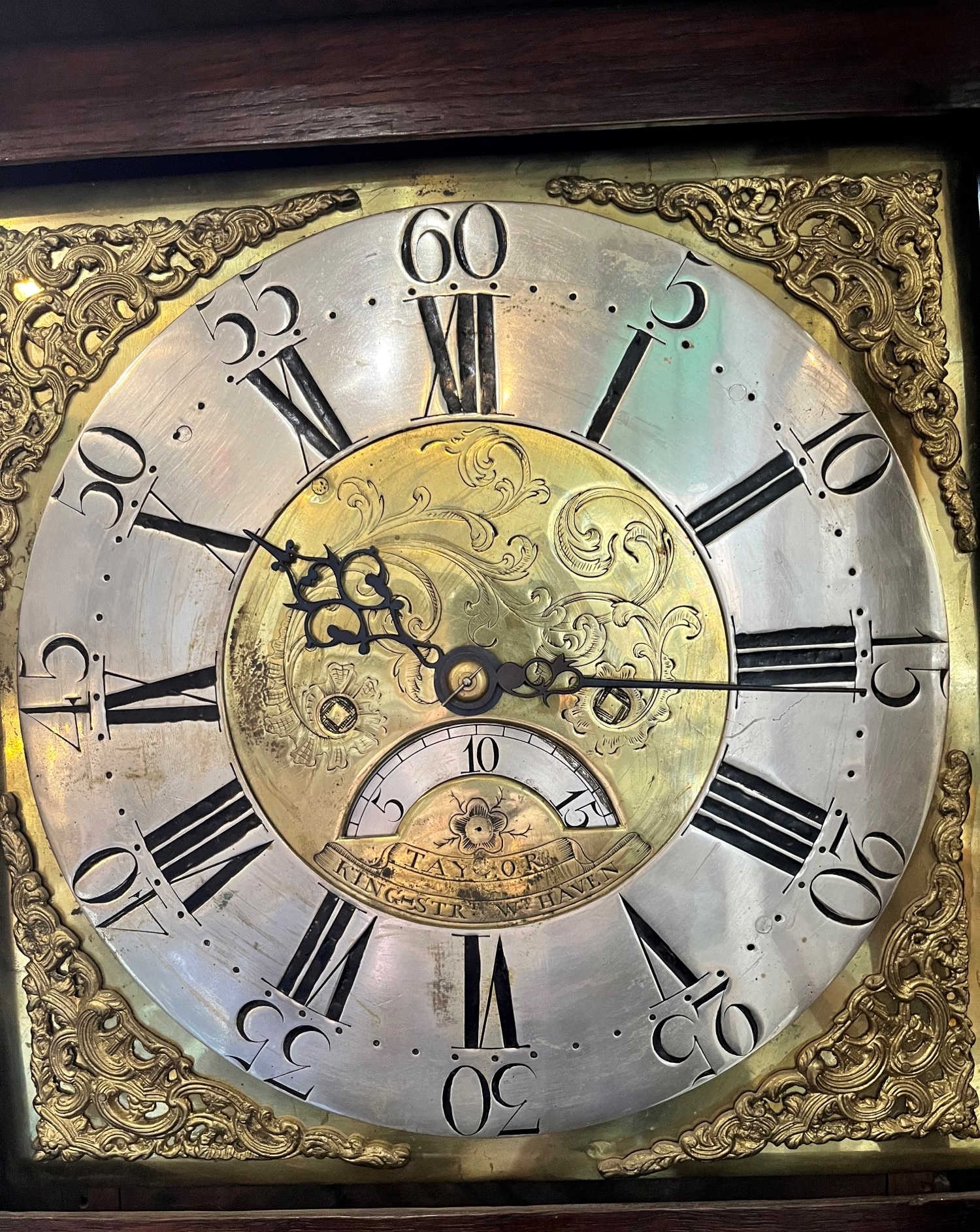 A 19TH CENTURY LONGCASE CLOCK the brass dial with silvered chapter ring, subsidiary seconds dial, - Bild 2 aus 3