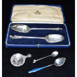 A COLLECTION OF SPOONS TO INCLUDE 19TH CENTURY SILVER A silver serving spoon with figural terminal