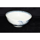 A LARGE 18TH CENTURY WORCESTER PORCELAIN BOWL decorated in the 'Cannonball' pattern, 23cm