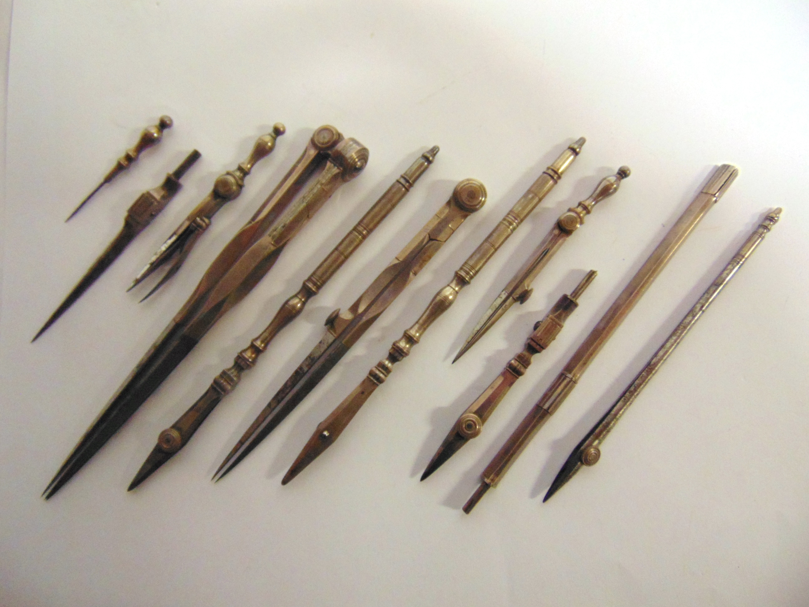 AN EARLY 19TH CENTURY PART-SET OF DRAWING INSTRUMENTS one divider marked 'Hammond Fecit', in a - Image 6 of 11