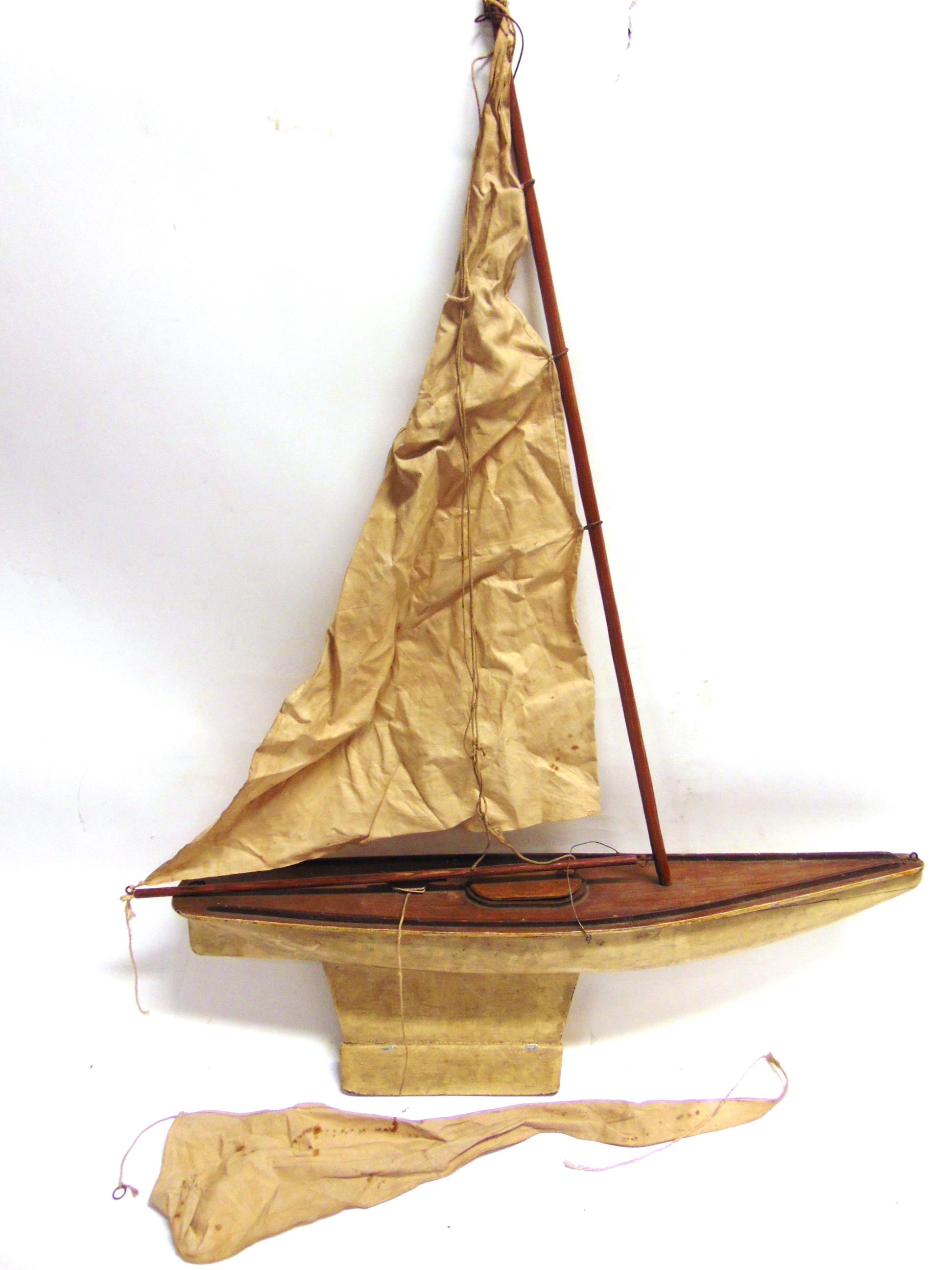 A POND YACHT of wood construction, with a plank-effect deck, cream painted hull, and a weighted - Image 2 of 2